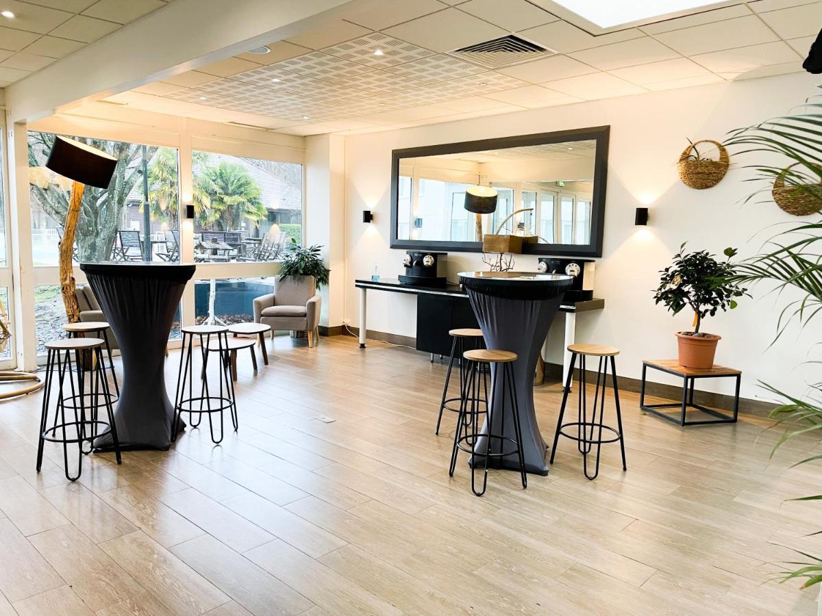 Novotel Fontainebleau Ury Eksteriør bilde