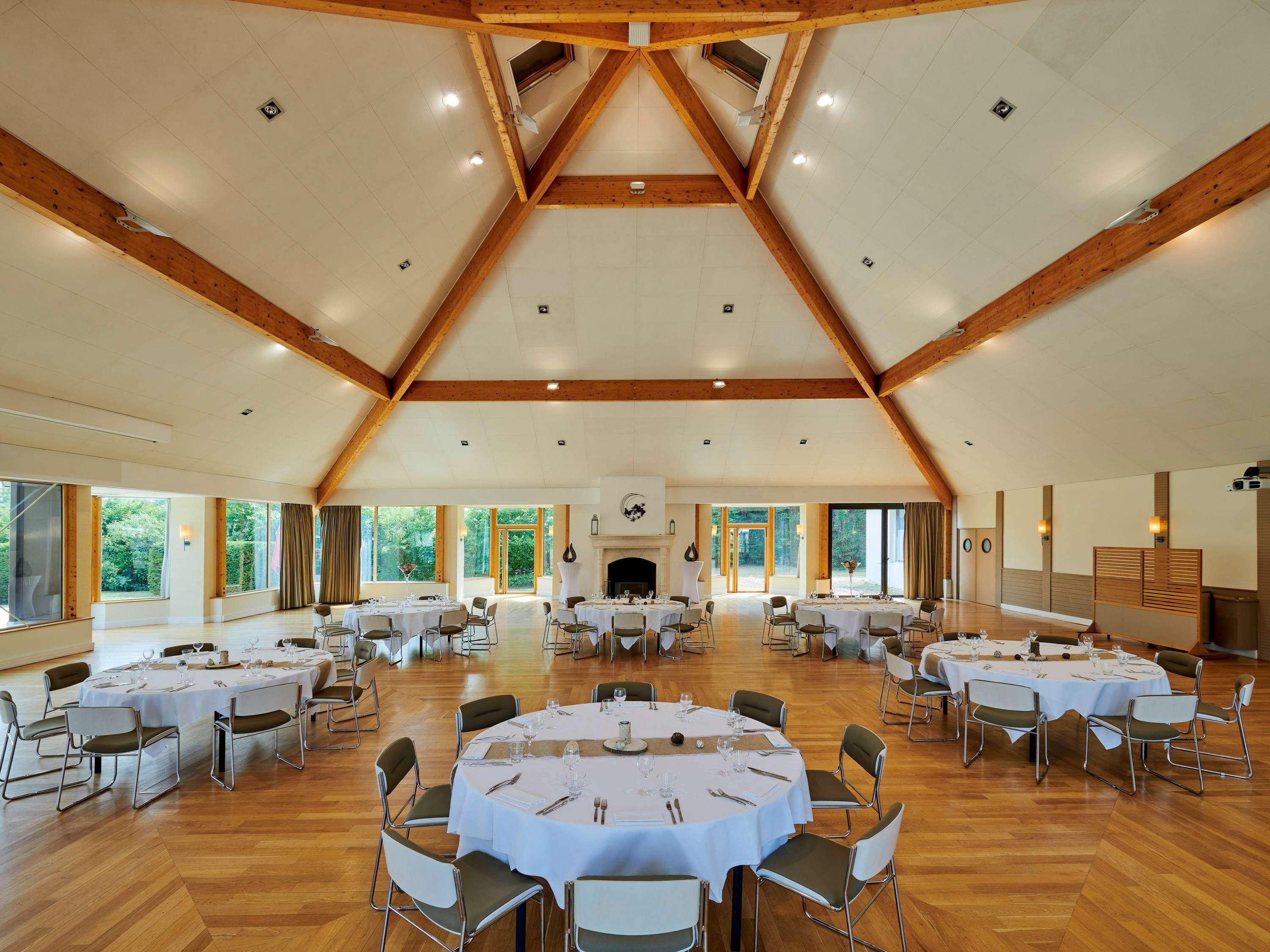 Novotel Fontainebleau Ury Eksteriør bilde