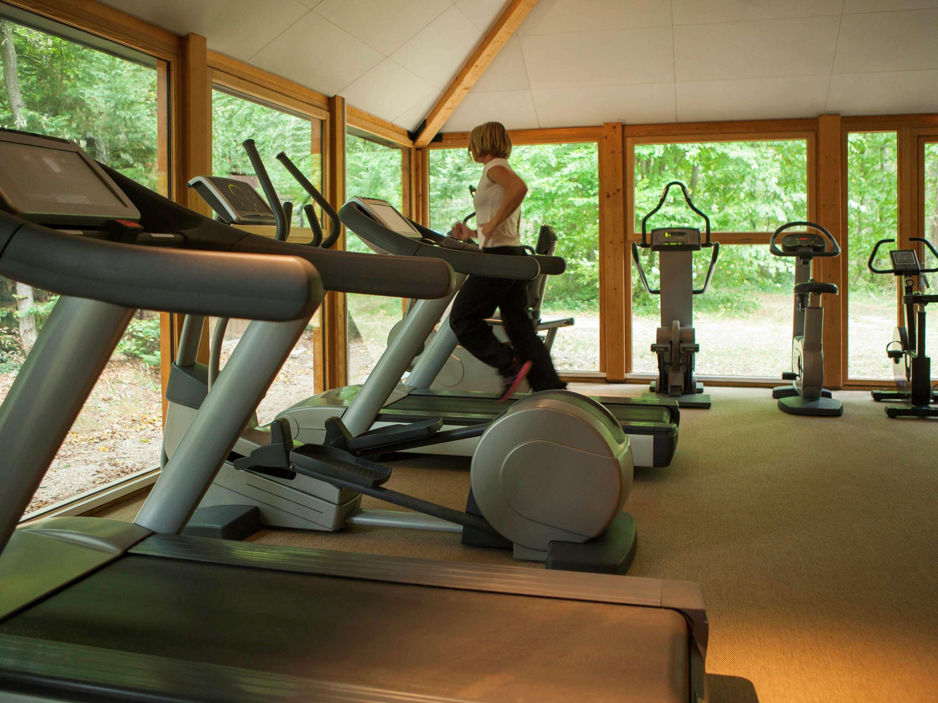 Novotel Fontainebleau Ury Eksteriør bilde