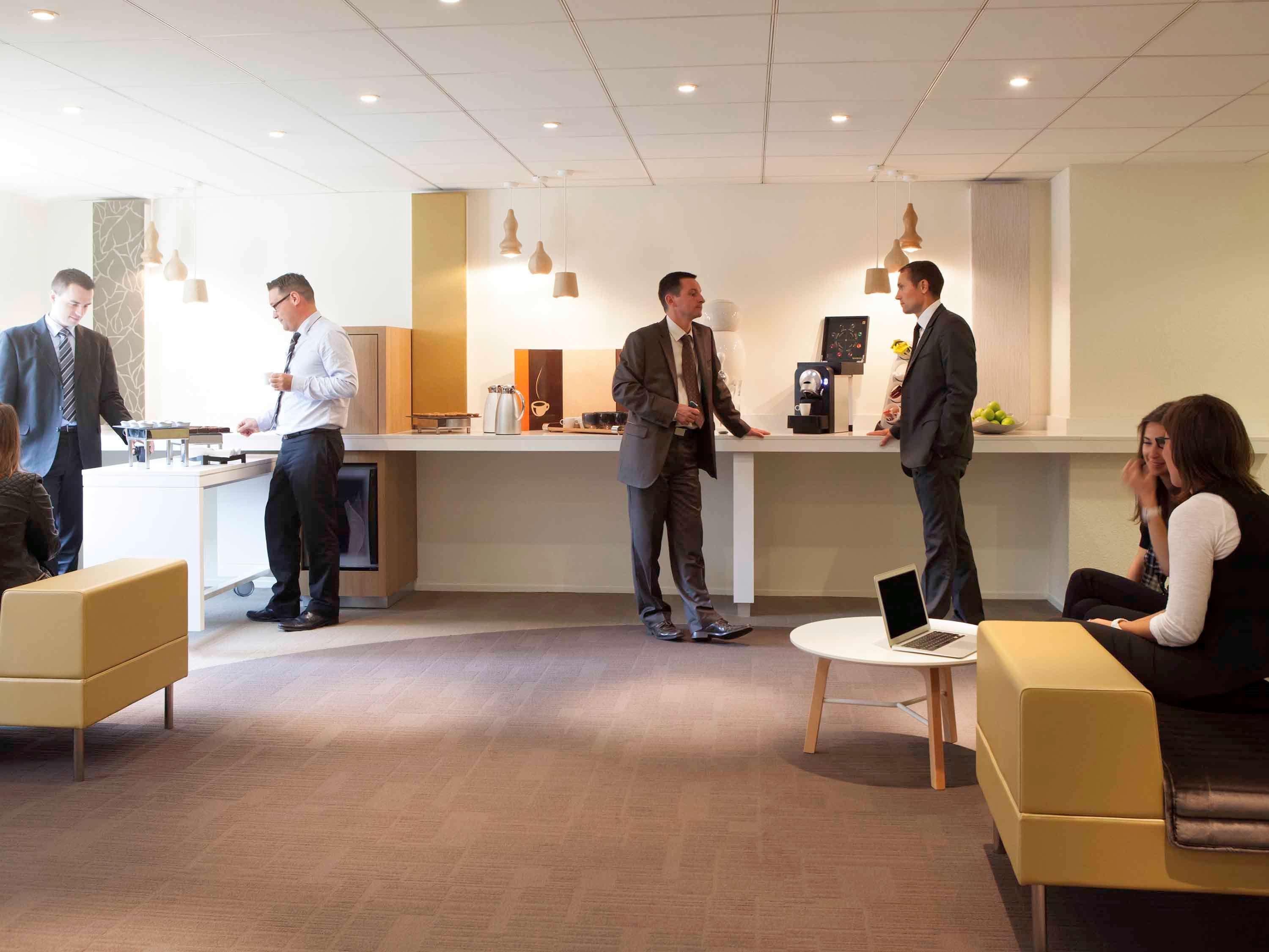 Novotel Fontainebleau Ury Eksteriør bilde