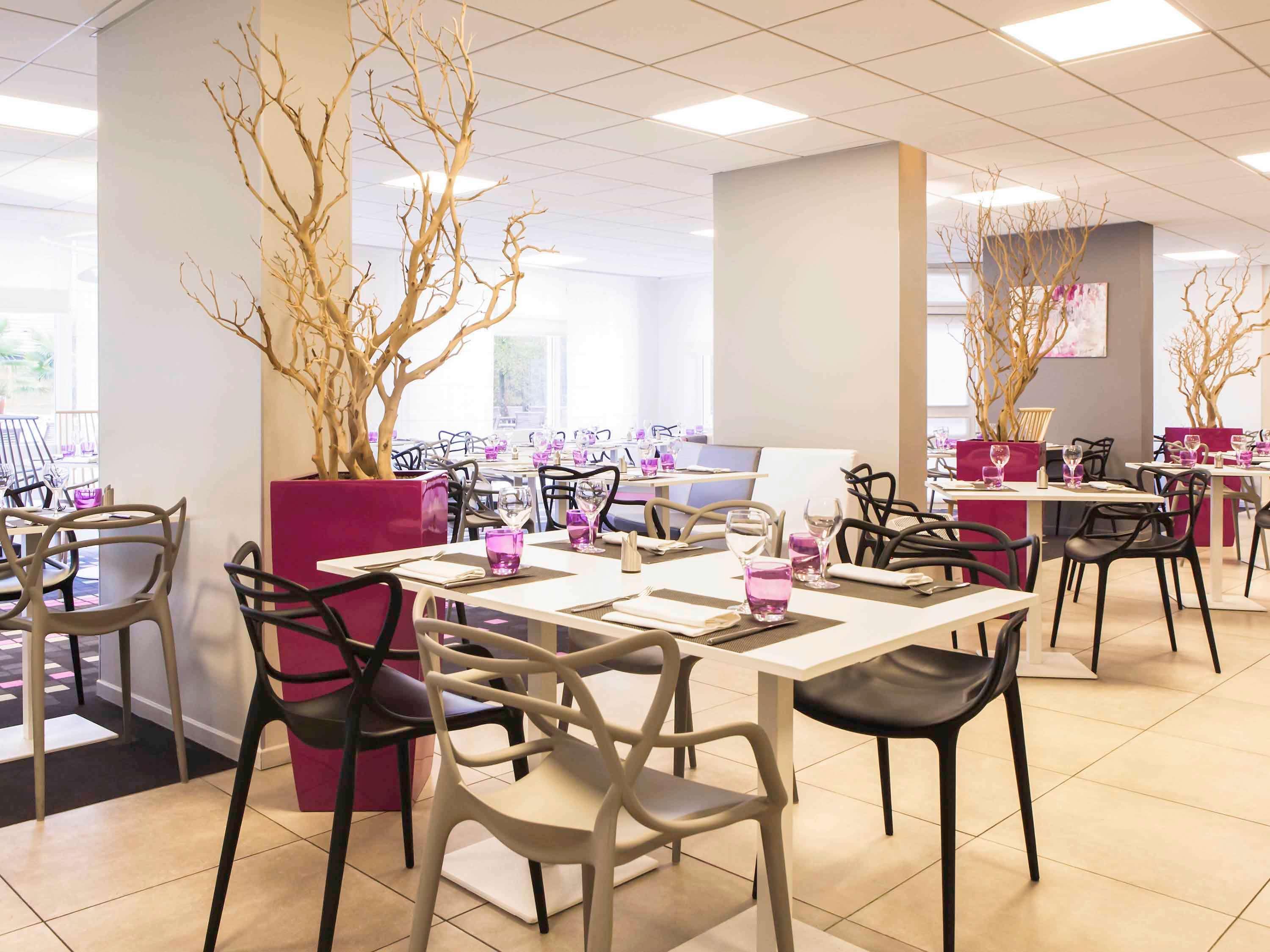 Novotel Fontainebleau Ury Eksteriør bilde