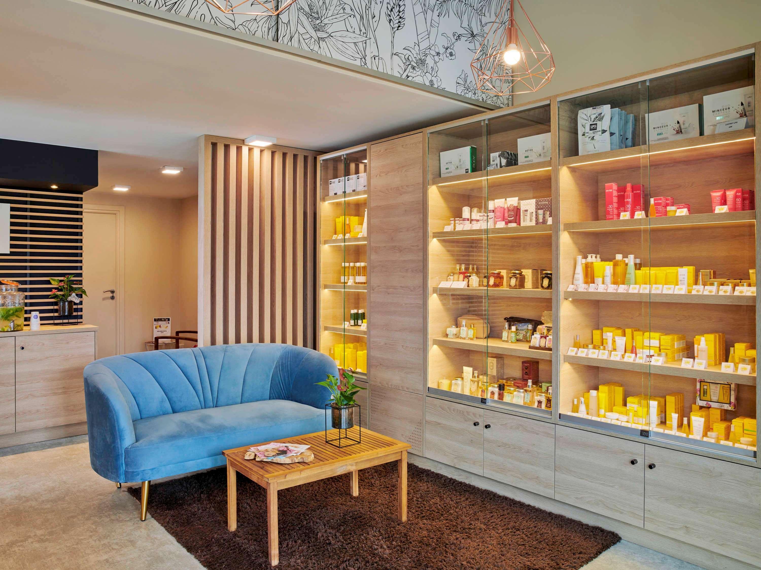 Novotel Fontainebleau Ury Eksteriør bilde