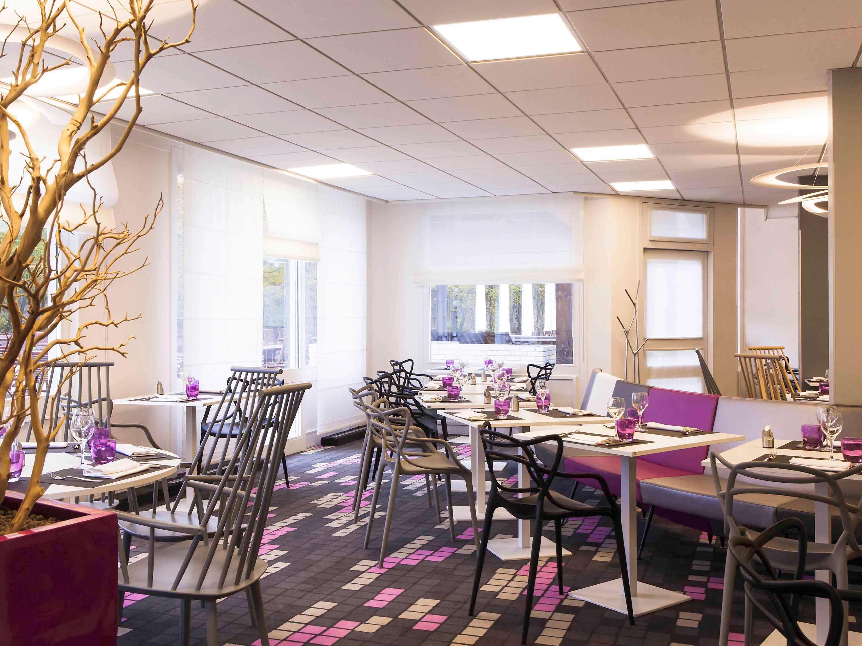 Novotel Fontainebleau Ury Eksteriør bilde