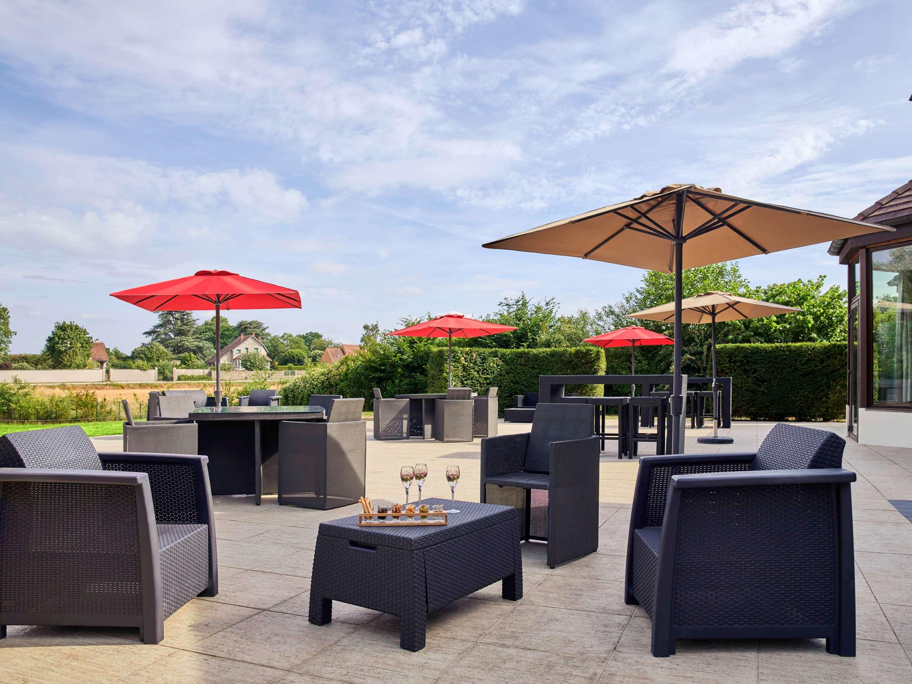 Novotel Fontainebleau Ury Eksteriør bilde