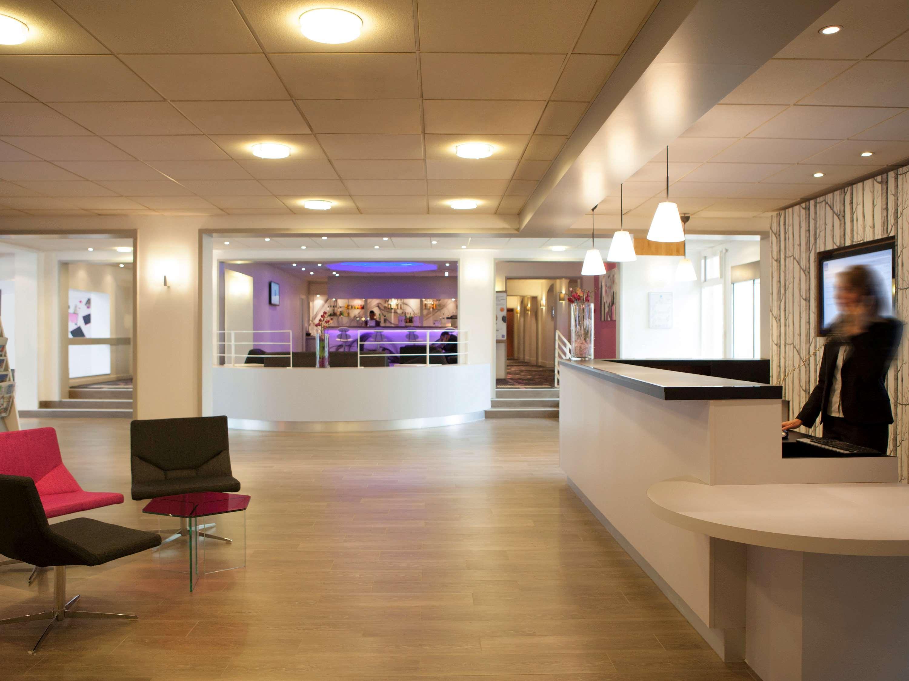 Novotel Fontainebleau Ury Eksteriør bilde
