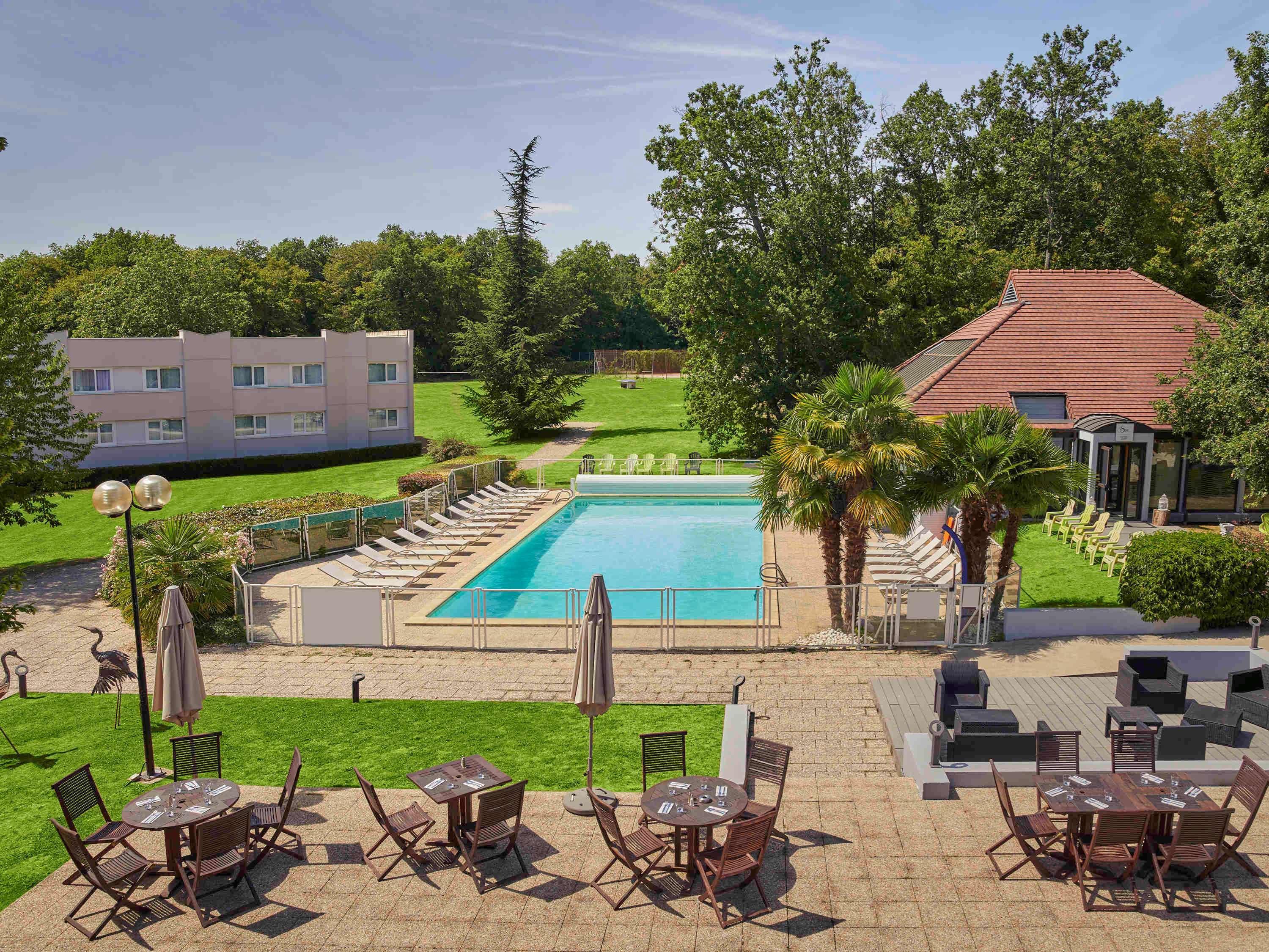 Novotel Fontainebleau Ury Eksteriør bilde