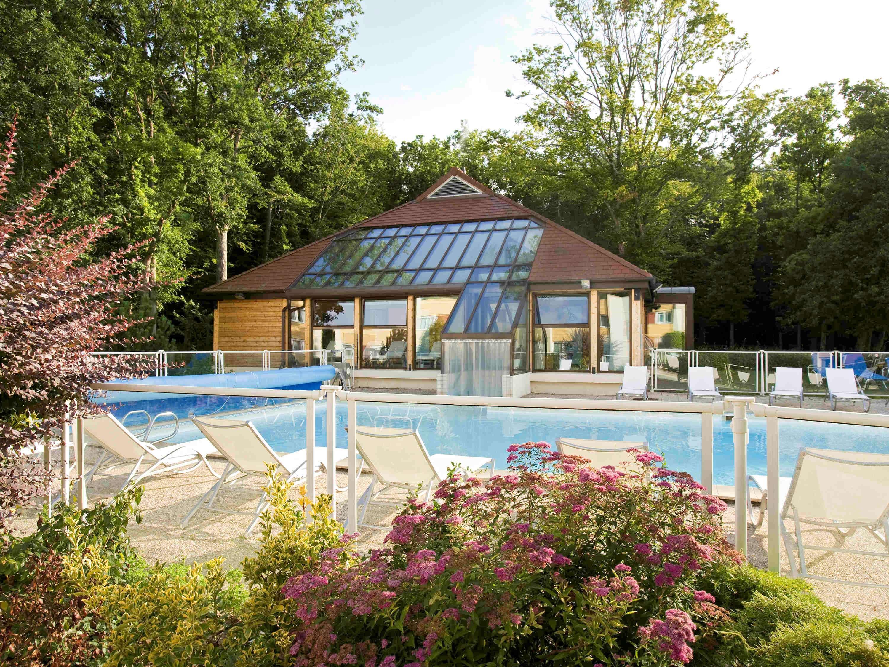 Novotel Fontainebleau Ury Eksteriør bilde