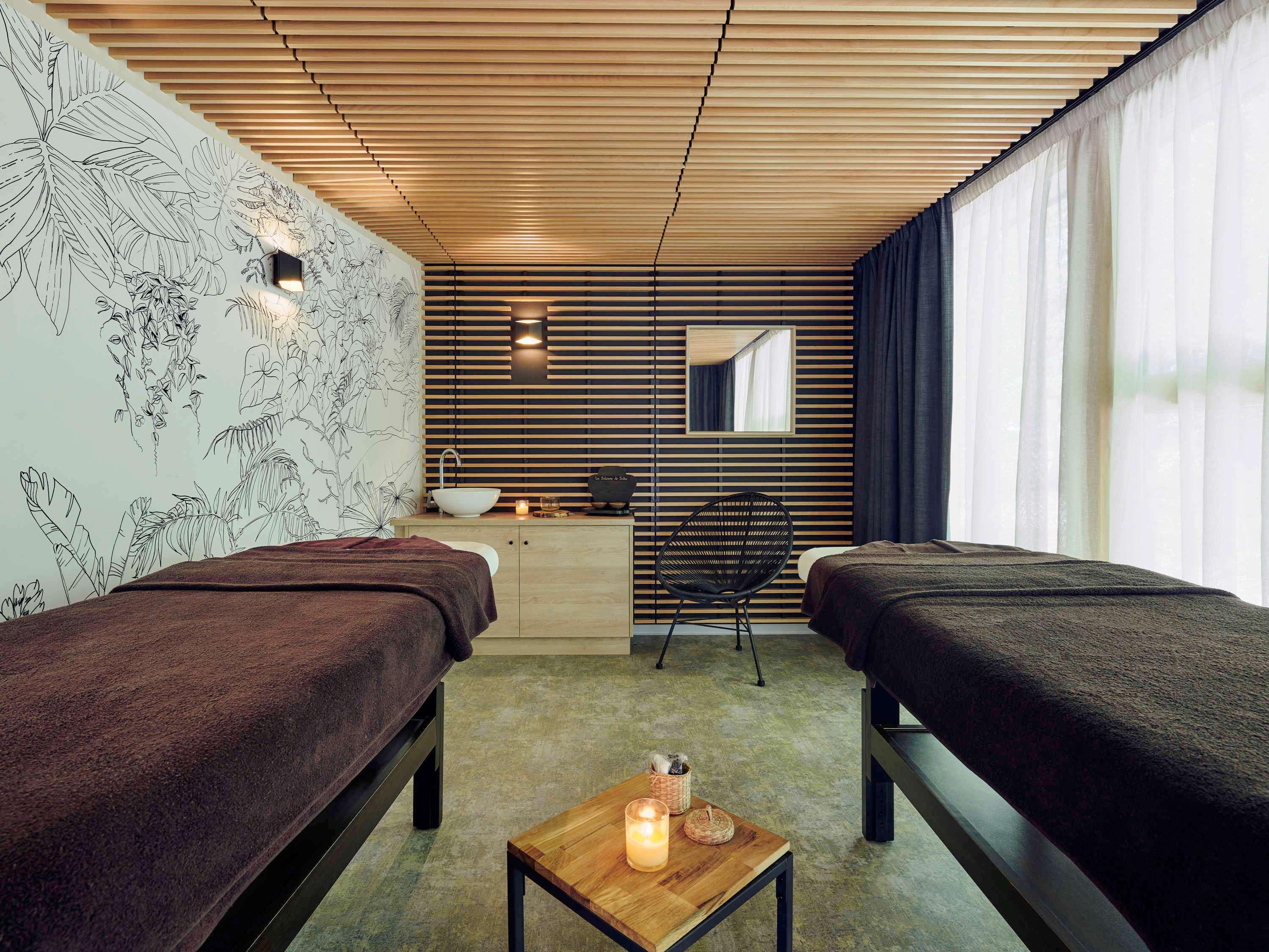 Novotel Fontainebleau Ury Eksteriør bilde