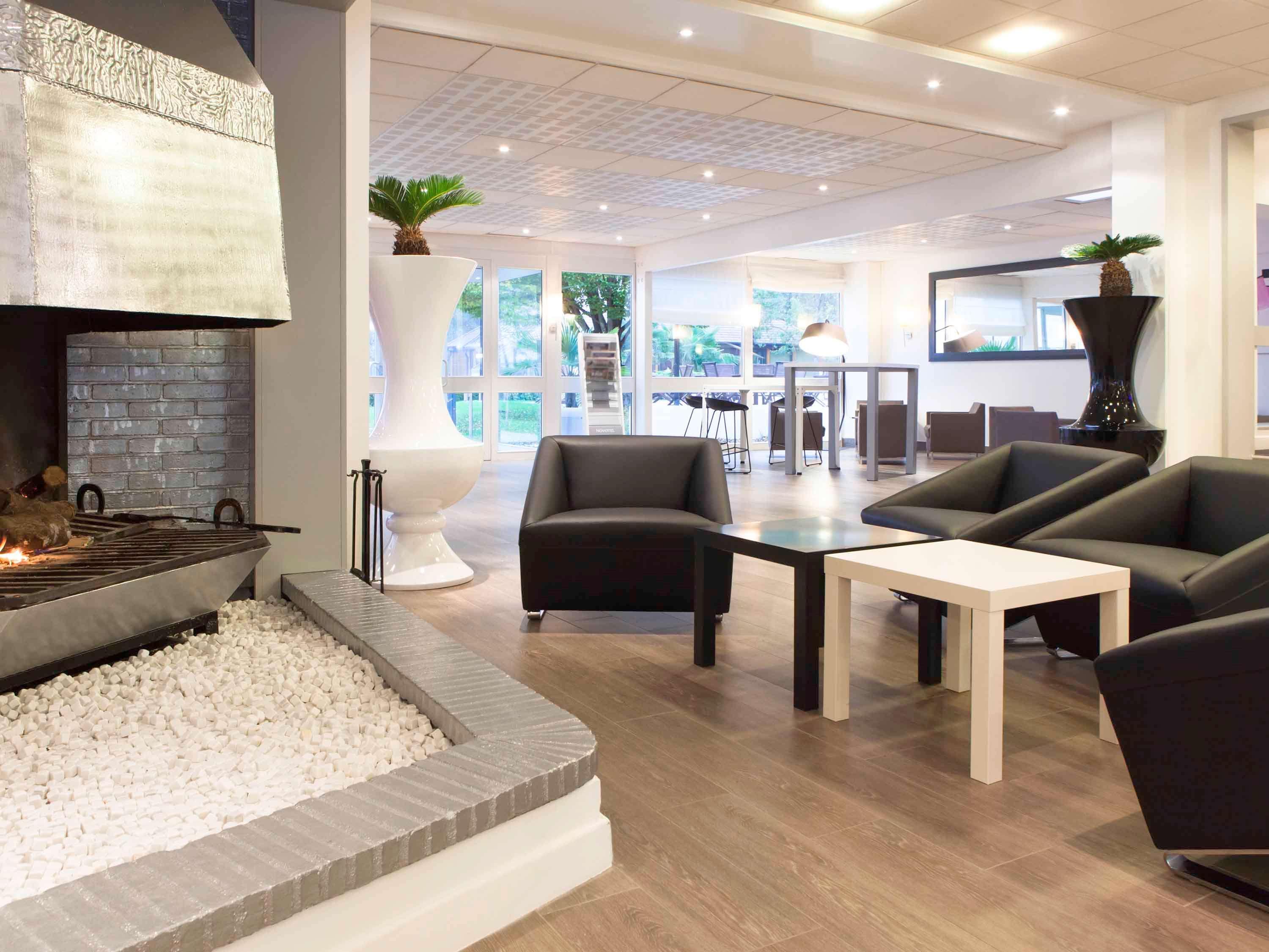 Novotel Fontainebleau Ury Eksteriør bilde