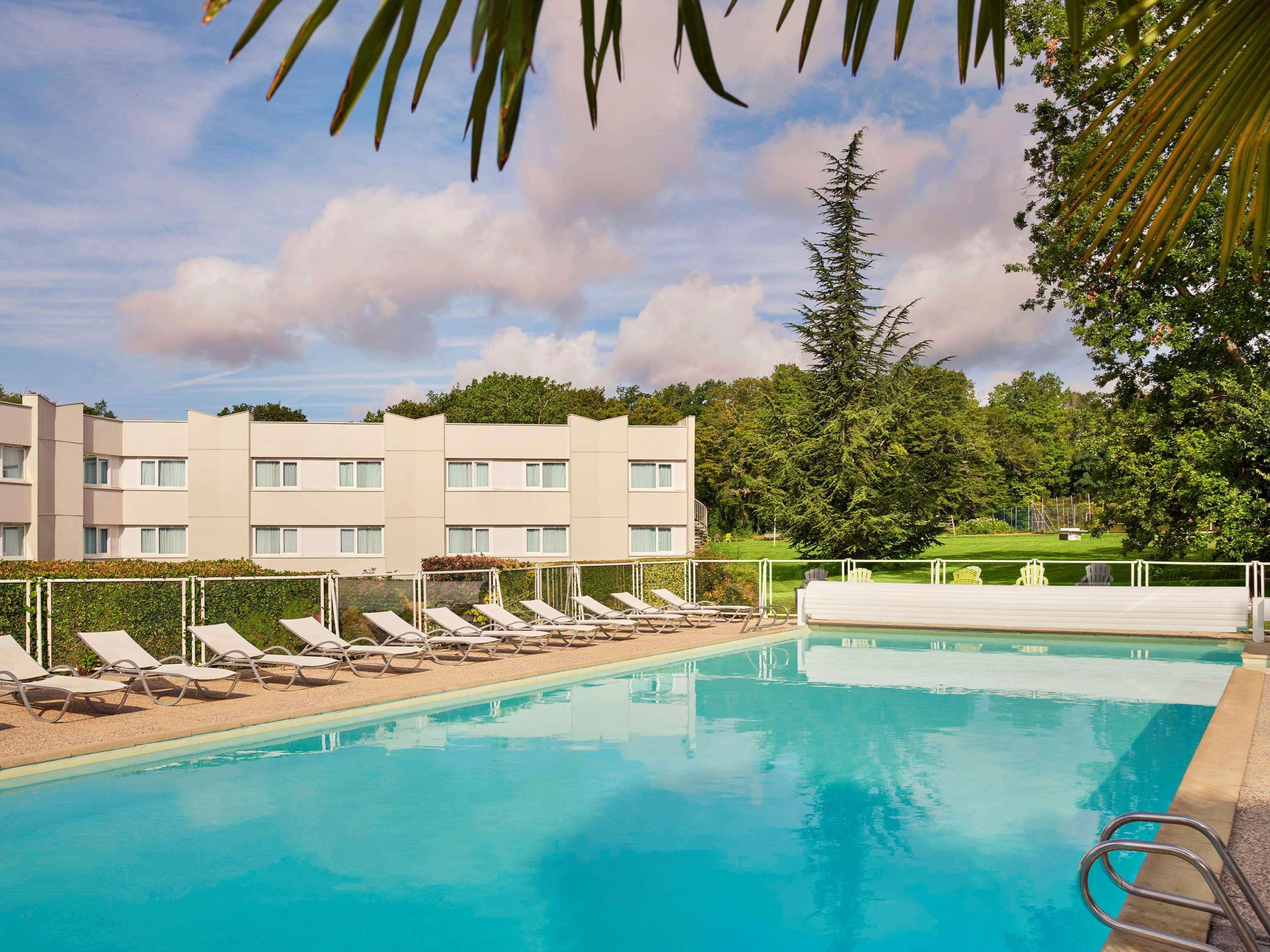 Novotel Fontainebleau Ury Eksteriør bilde
