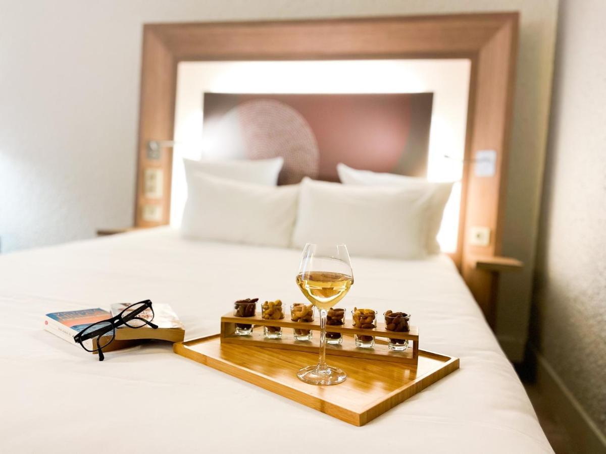 Novotel Fontainebleau Ury Eksteriør bilde