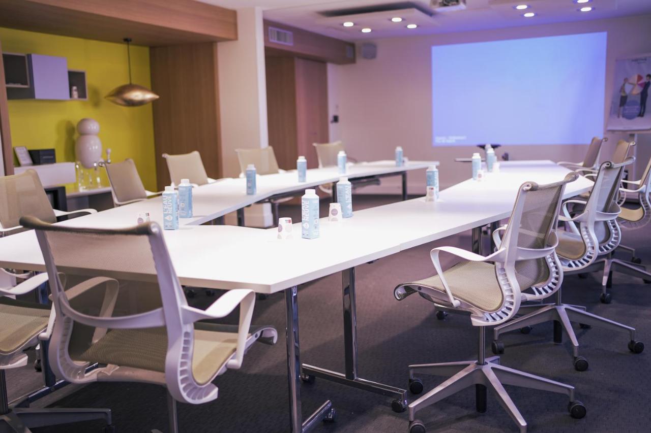 Novotel Fontainebleau Ury Eksteriør bilde