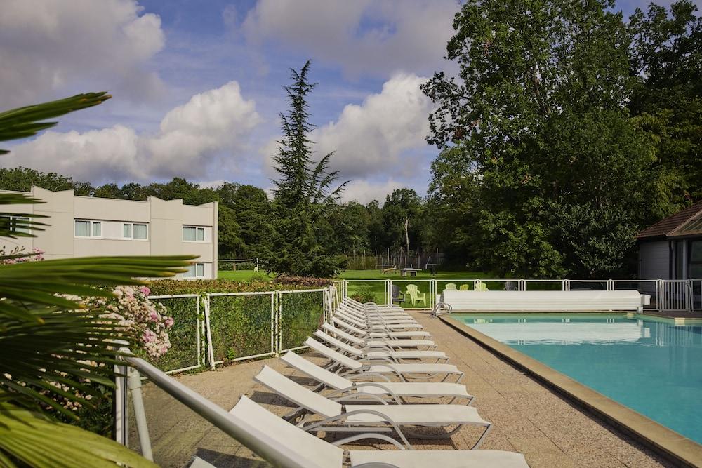 Novotel Fontainebleau Ury Eksteriør bilde