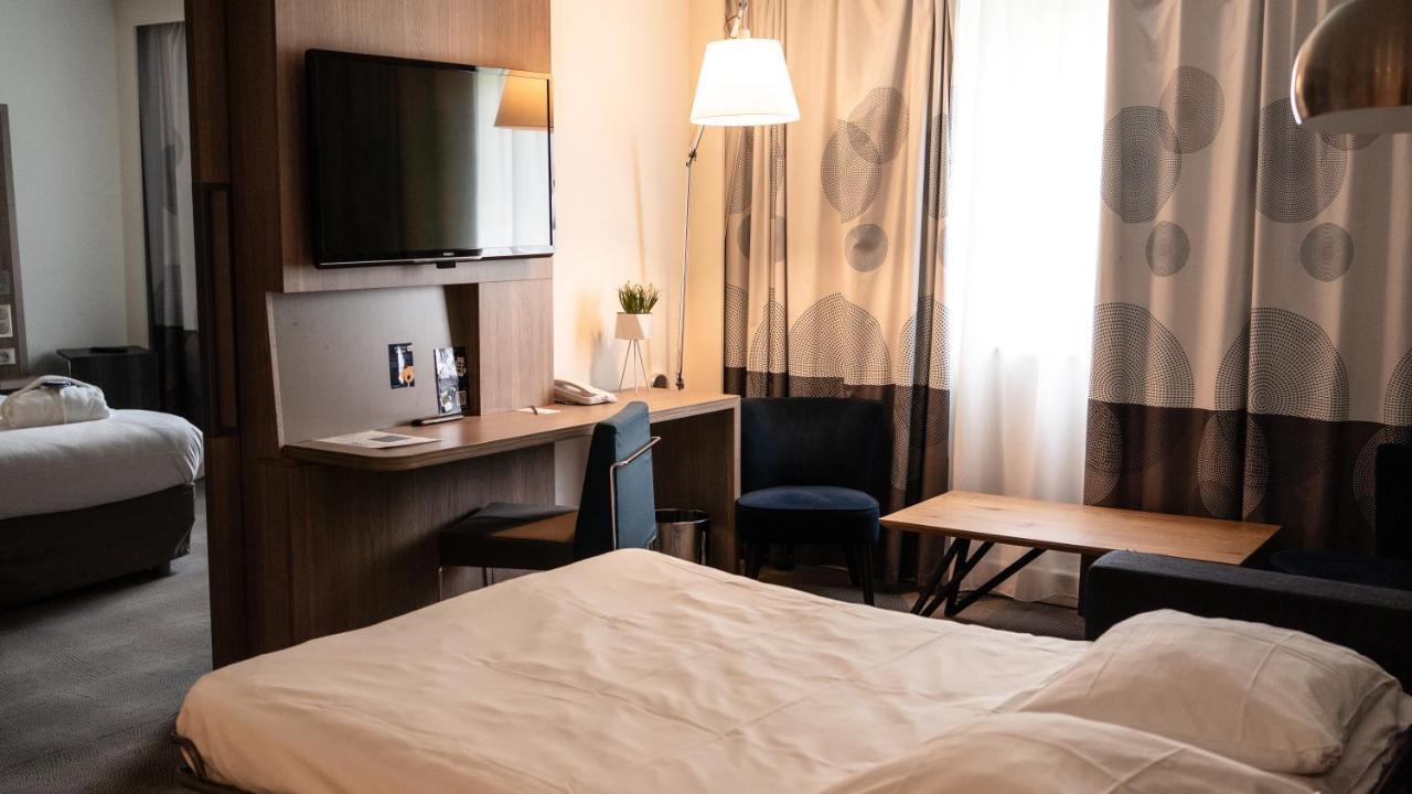 Novotel Fontainebleau Ury Eksteriør bilde