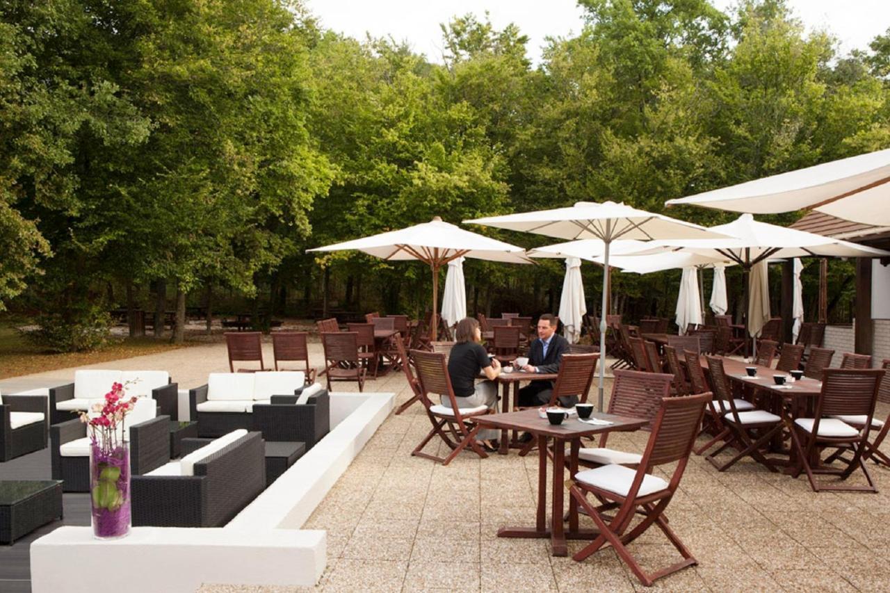 Novotel Fontainebleau Ury Eksteriør bilde